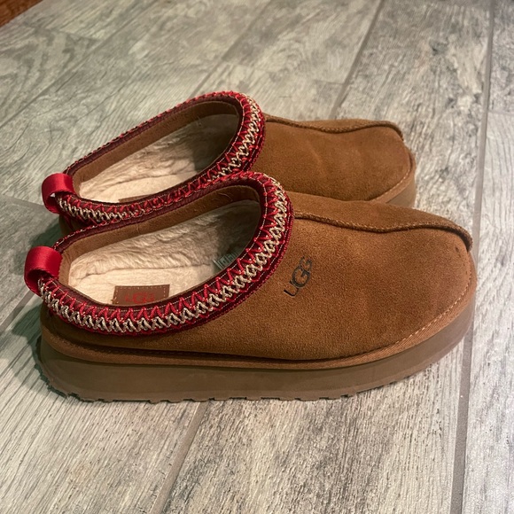 UGG Shoes - Brown Ugg Platform Taz